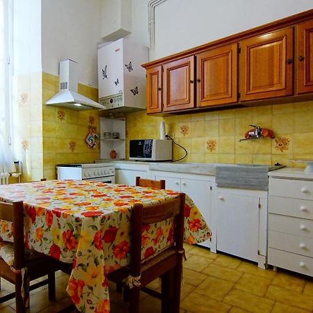 Appartamento Nel Borgo Medievale Levanto Bagian luar foto